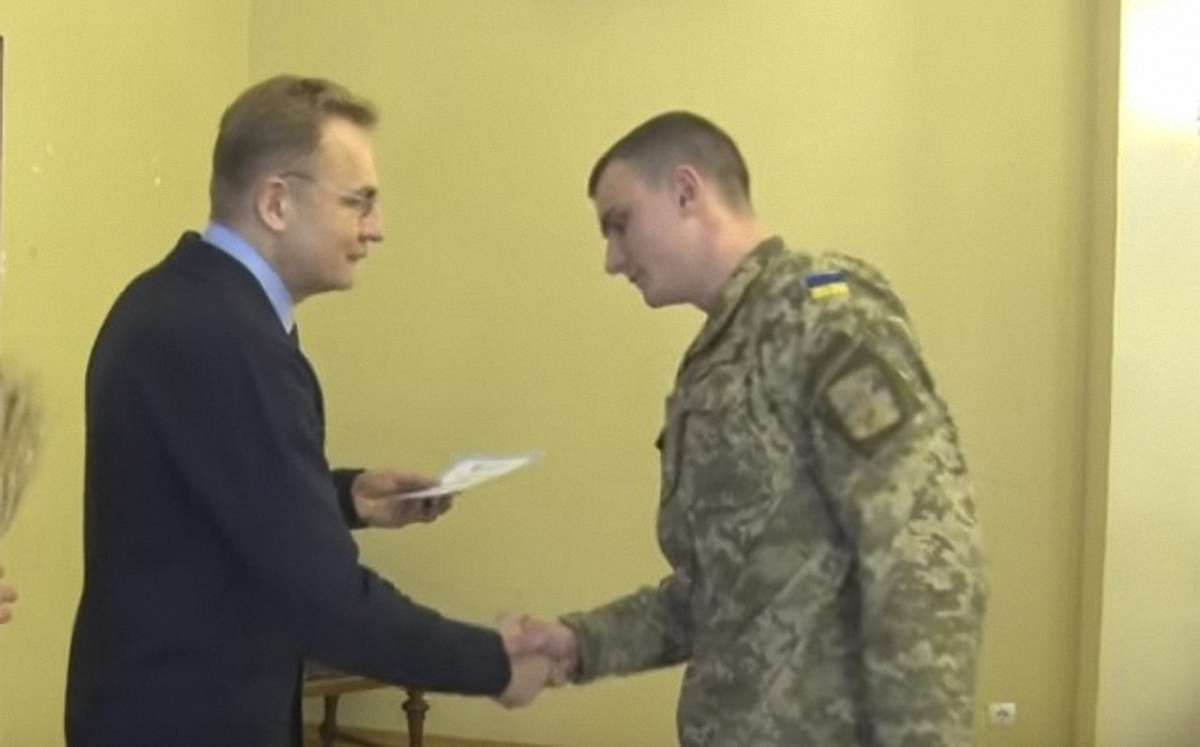 Родинам учасників АТО вручили ключі від квартир у Львові