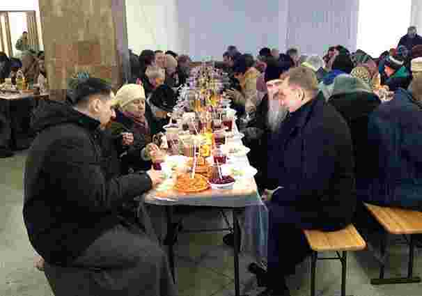 Мер Львова відвідав святвечір для найбільш потребуючих мешканців міста
