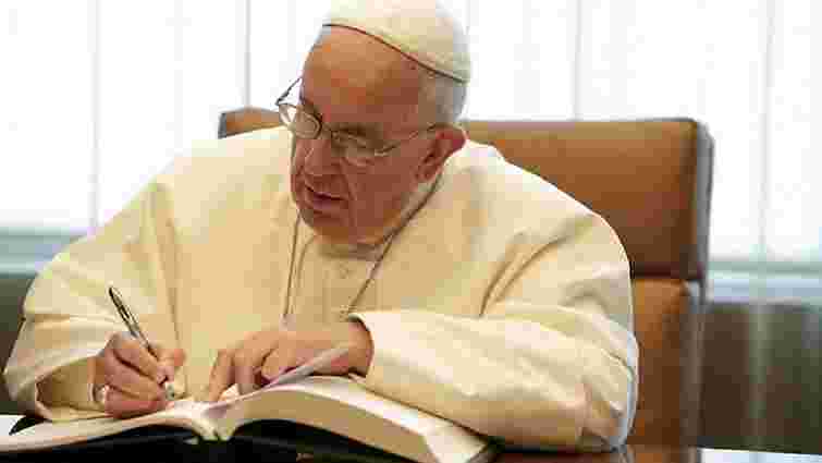 Папа Римський написав книгу про «вигнанців» суспільства
