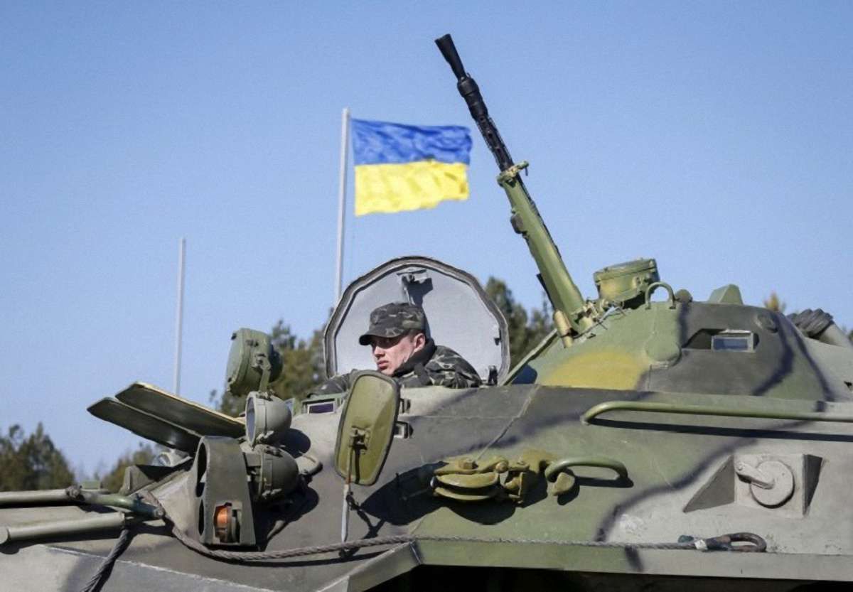 Порошенко анонсував підвищення вдвічі зарплат військових вже цього місяця