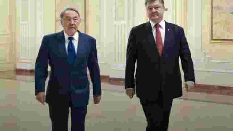 Назарбаєв запевнив Порошенка, що не підтримає антиукраїнські санкції Росії