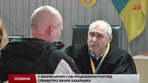 Свідки розповіли про обшук та мічені долари у справі лікаря-хабарника на Львівщині