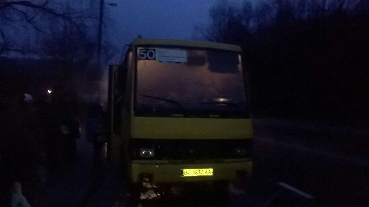У Львові під час руху задимілася маршрутка з людьми