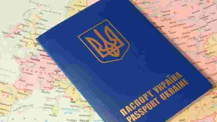 На Львівщині засудили заробітчанина, який купив закордонний паспорт за €2,5 тис.