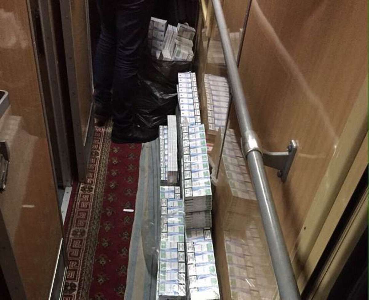 СБУ  у поїзді «Київ – Варшава» виявила партію контрабандних цигарок