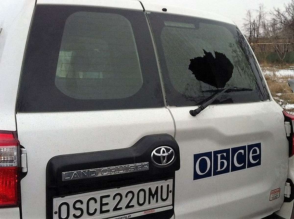 Бойовики обстріляли патрульне авто спостерігачів ОБСЄ у Мар’їнці