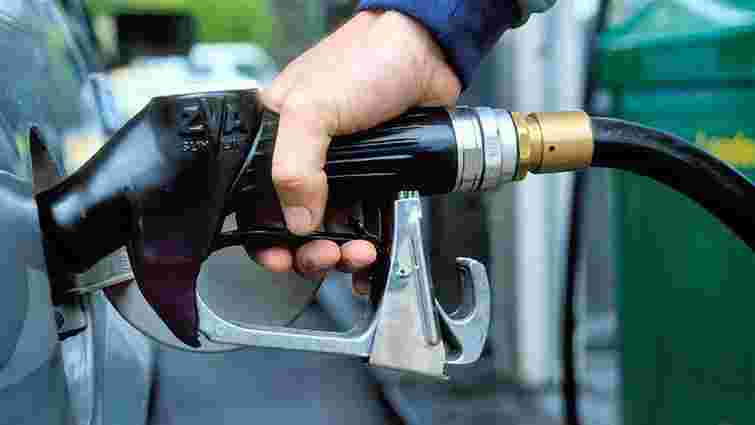 АЗС почали знижувати ціни на бензин в Україні