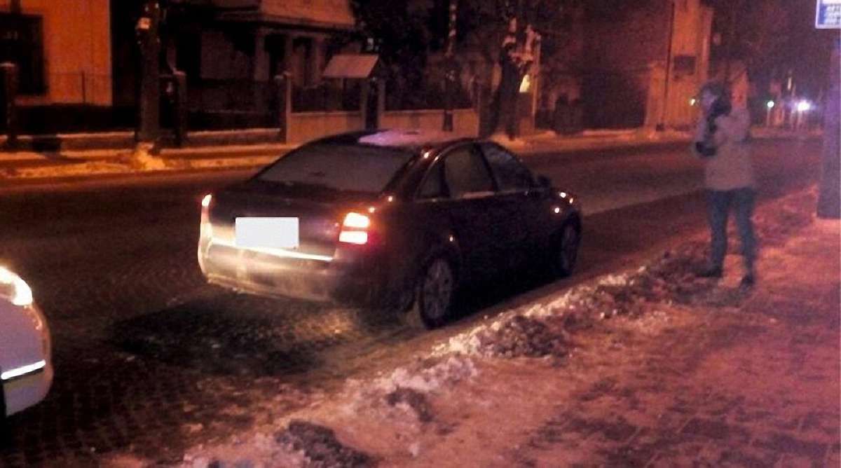 Патрульні виявили у Львові незареєстрований автомобіль