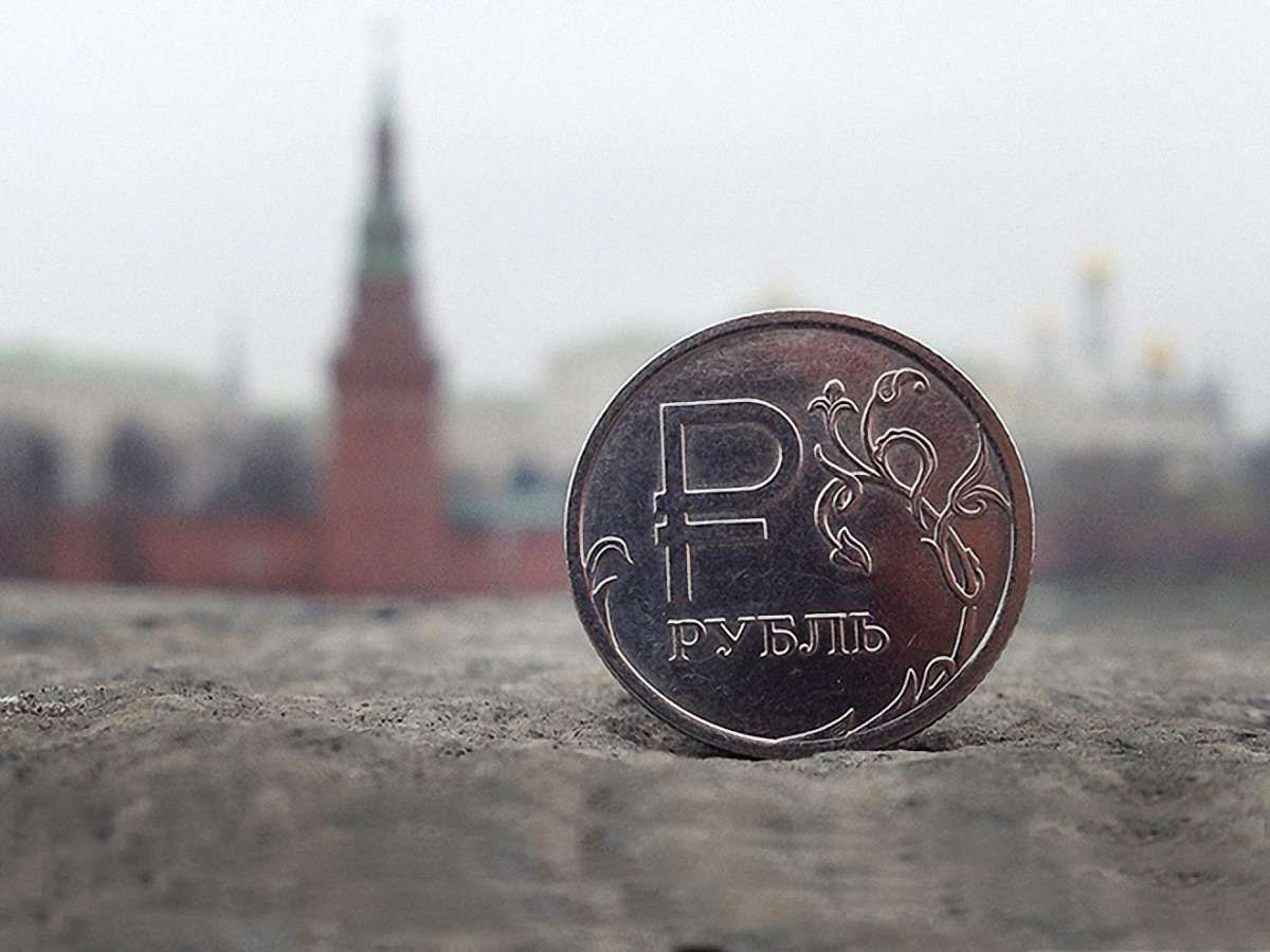 Bloomberg назвав рубль однією з валют, що знецінюються швидше за інших