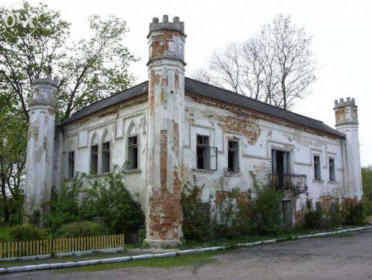 У Поморянах продають ратушу ХІХ століття за $15 тис. 