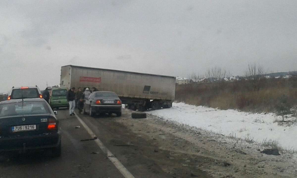 На виїзді зі Львова трапилася аварія за участю чотирьох автомобілів 