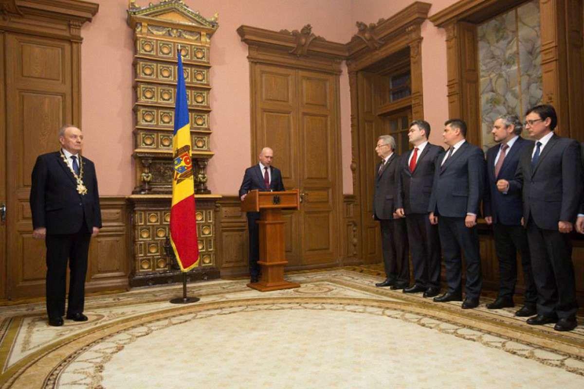 Новий уряд Молдови таємно прийняв присягу 