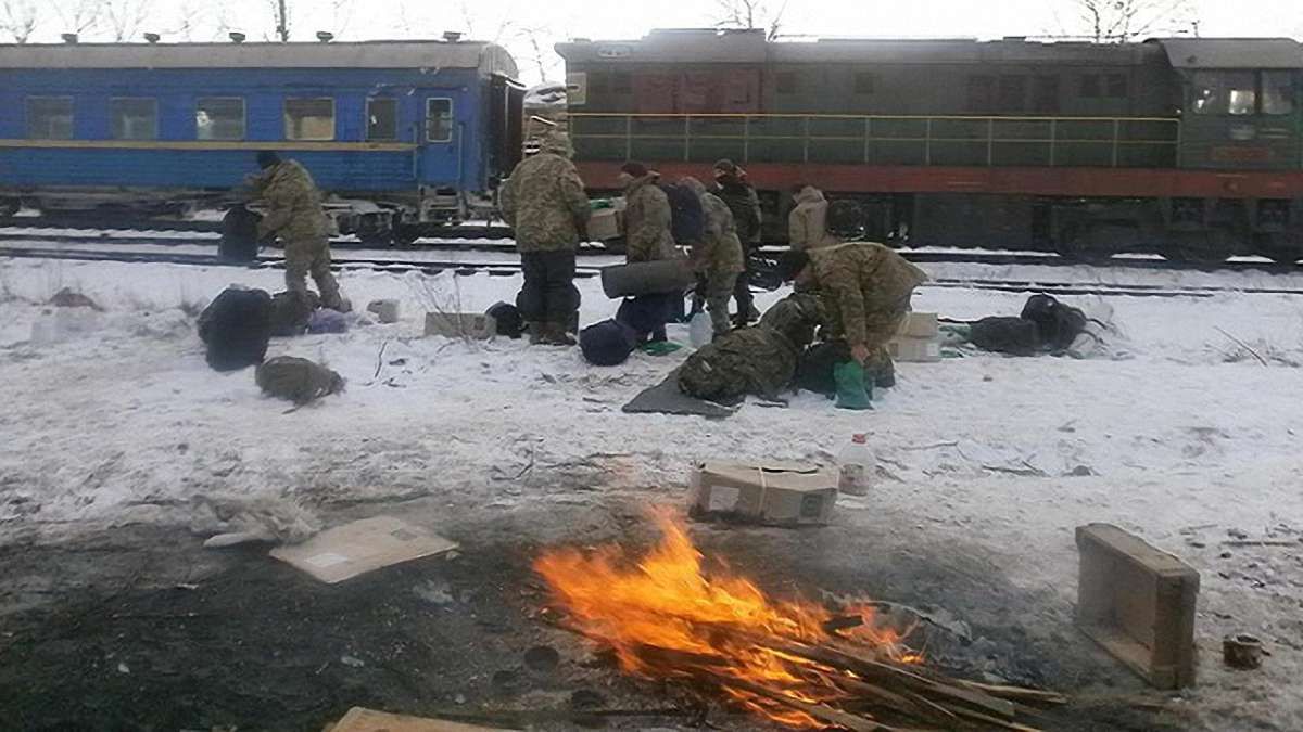 Військові із Добросина кажуть, що забезпечені їжею і просять не панікувати