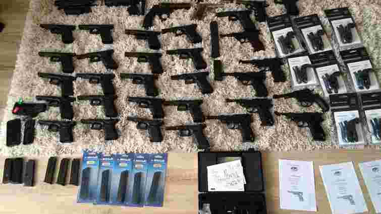 У Києві правоохоронці вилучили арсенал зброї