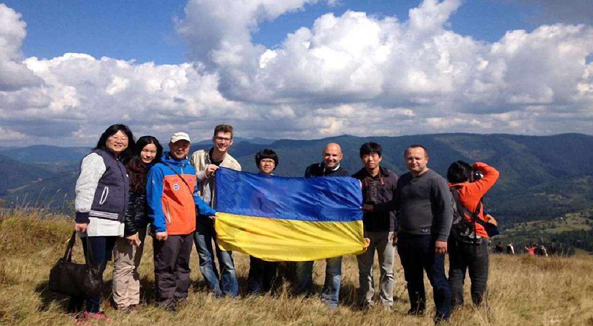 Китайські туроператори організують постійні тури на Львівщину