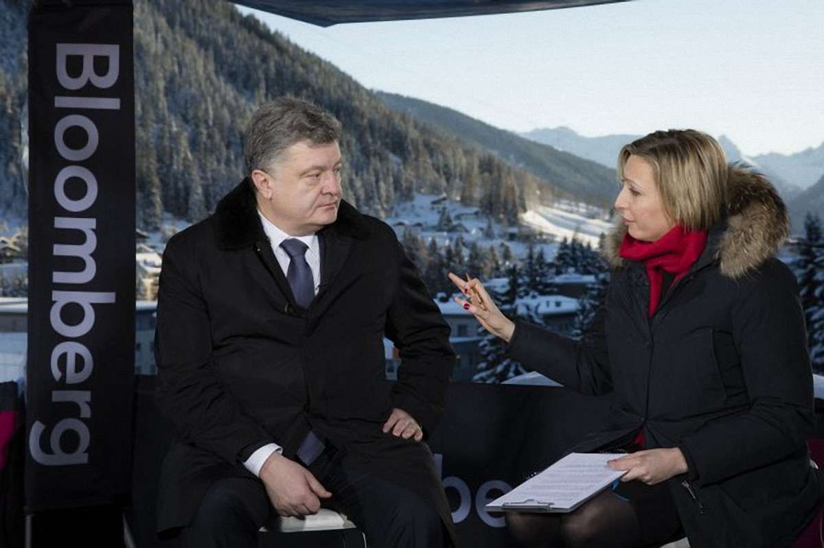 Порошенко заявив, що падіння курсу рубля свідчить про дієвість санкцій проти РФ