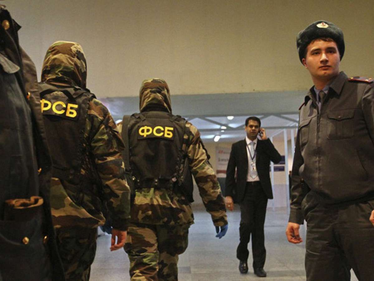 У Криму поштарів зобов’язали стежити за проукраїнськими активістами