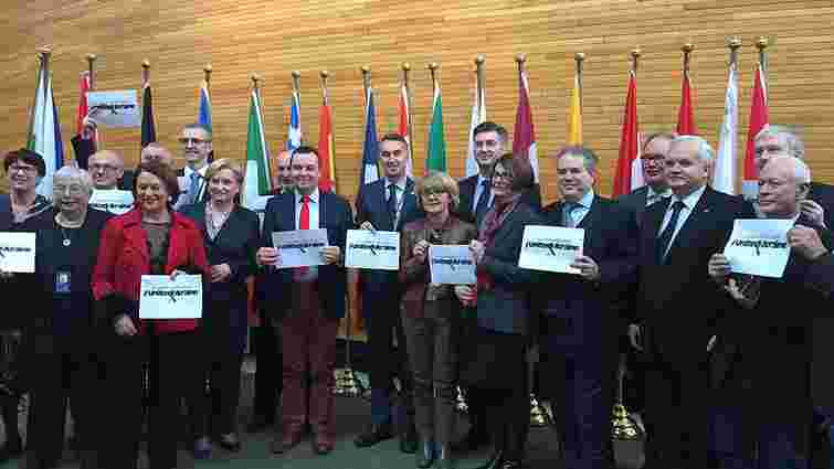Депутати Європарламенту приєдналися до флешмобу «United Ukraine»