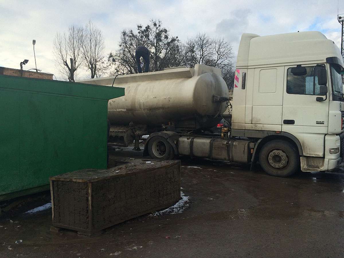 У Львові виявили підпільну АЗС