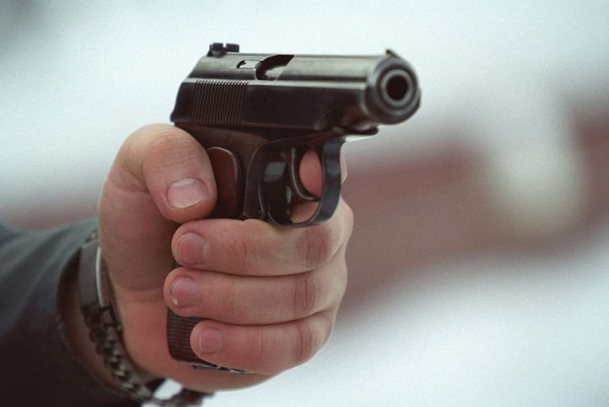 В Ужгороді місцевий депутат влаштував перестрілку з нападником