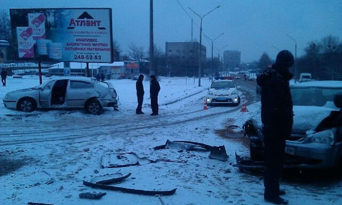 У Львові винуватець ДТП втік, залишивши на місці авто і дружину