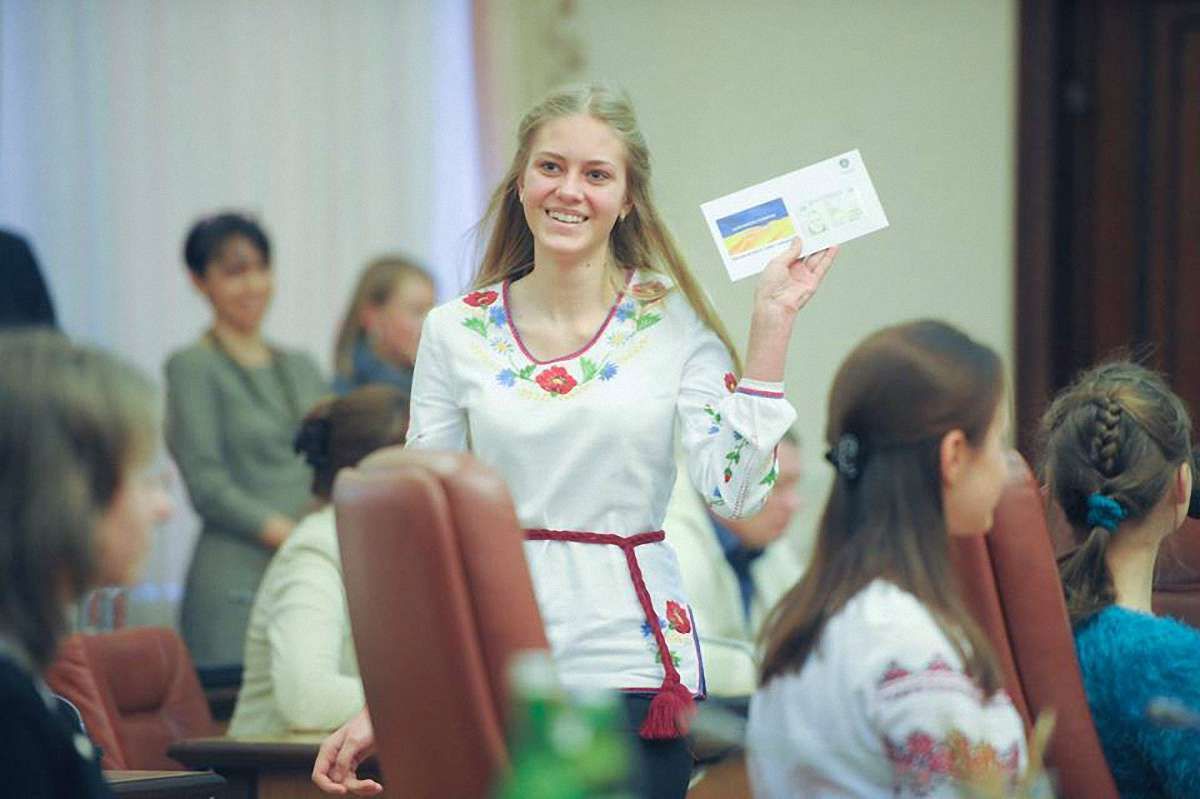 В Україні почали видавати ID-паспорти