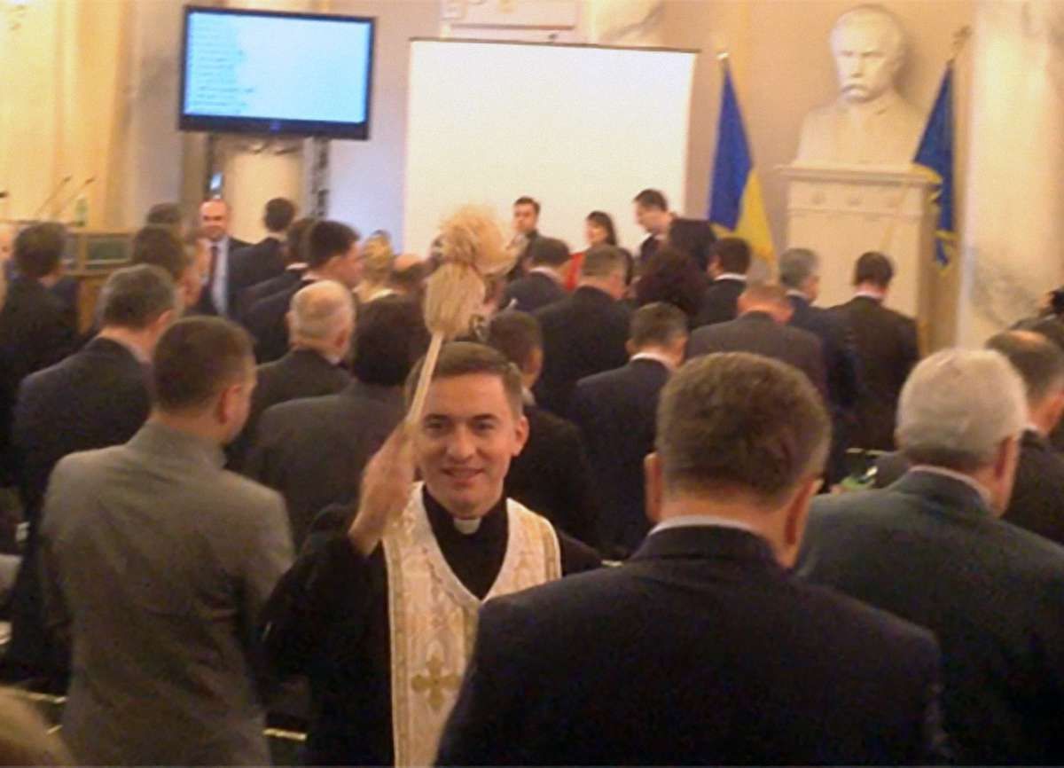 Засідання Львівської облради вперше розпочалося з молитви