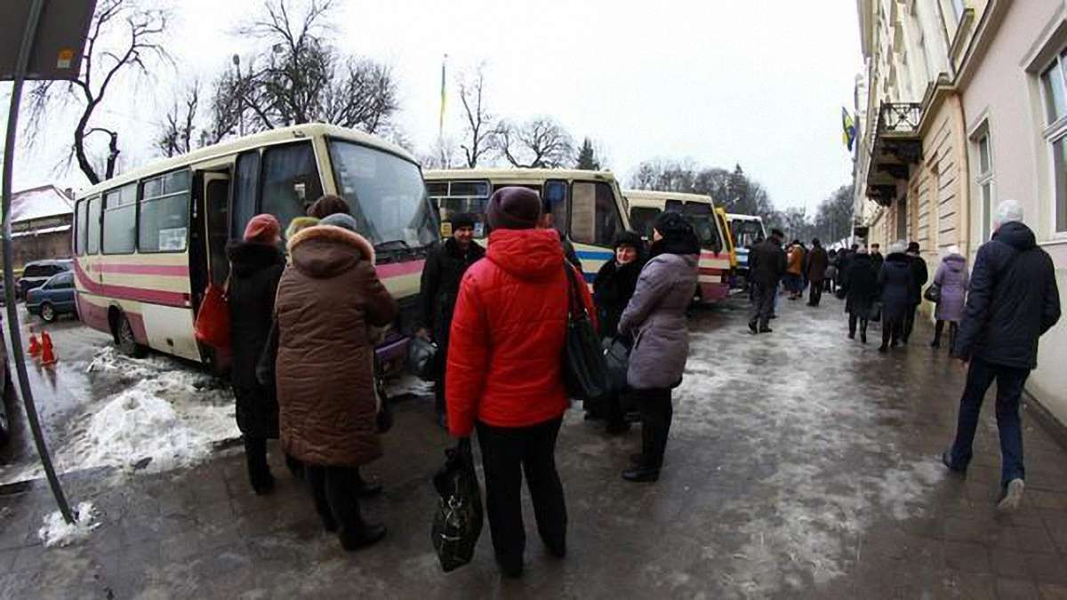 Кінцеві зупинки приміських маршруток залишать у Львові