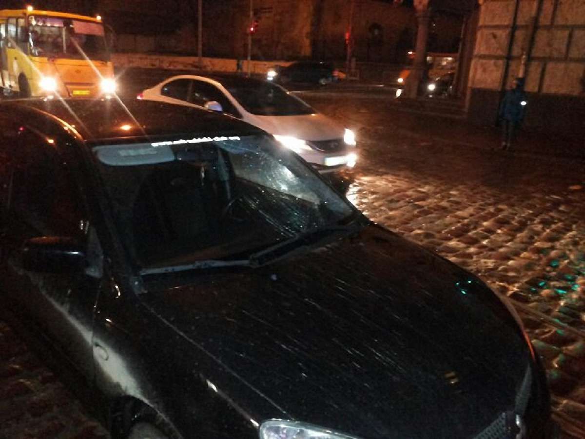 У Львові легковик збив пішохода, який вибіг на дорогу