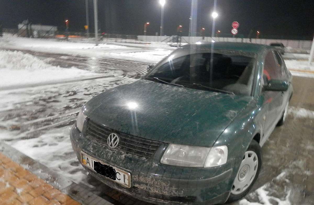 Львівські прикордонники затримали «Фольксваген» з підробленими документами
