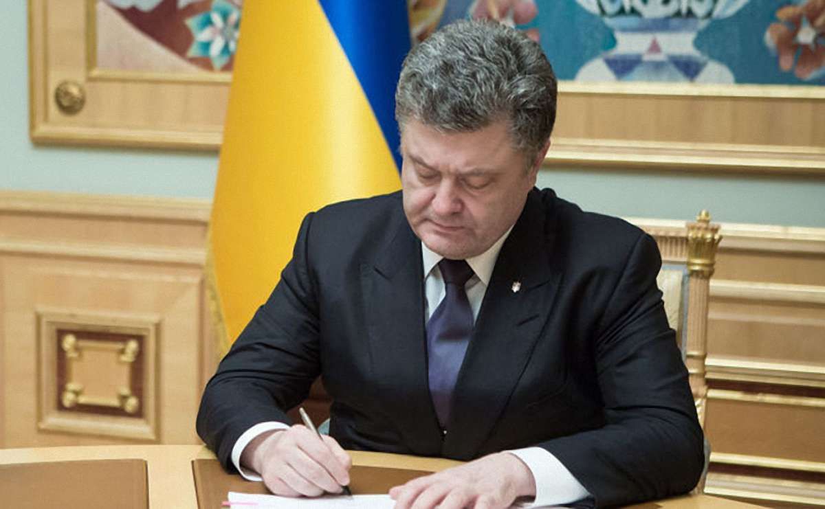 Порошенко закритим указом присвоїв генеральські звання низці вищих чиновників, – ЗМІ
