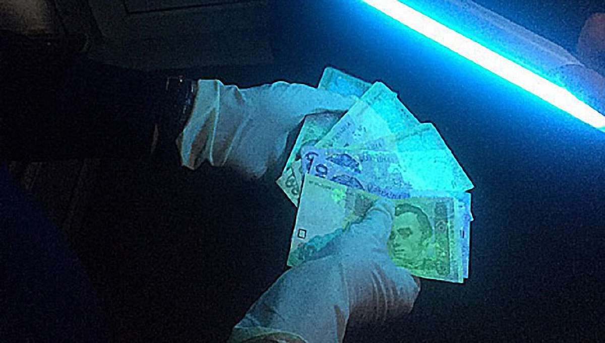 На хабарі у ₴2500 затримали львівського митника