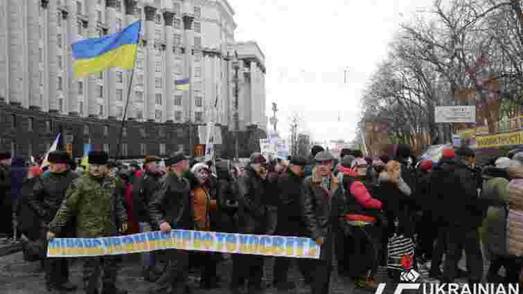 Біля Верховної Ради сотні людей мітингують на підтримку профтехосвіти