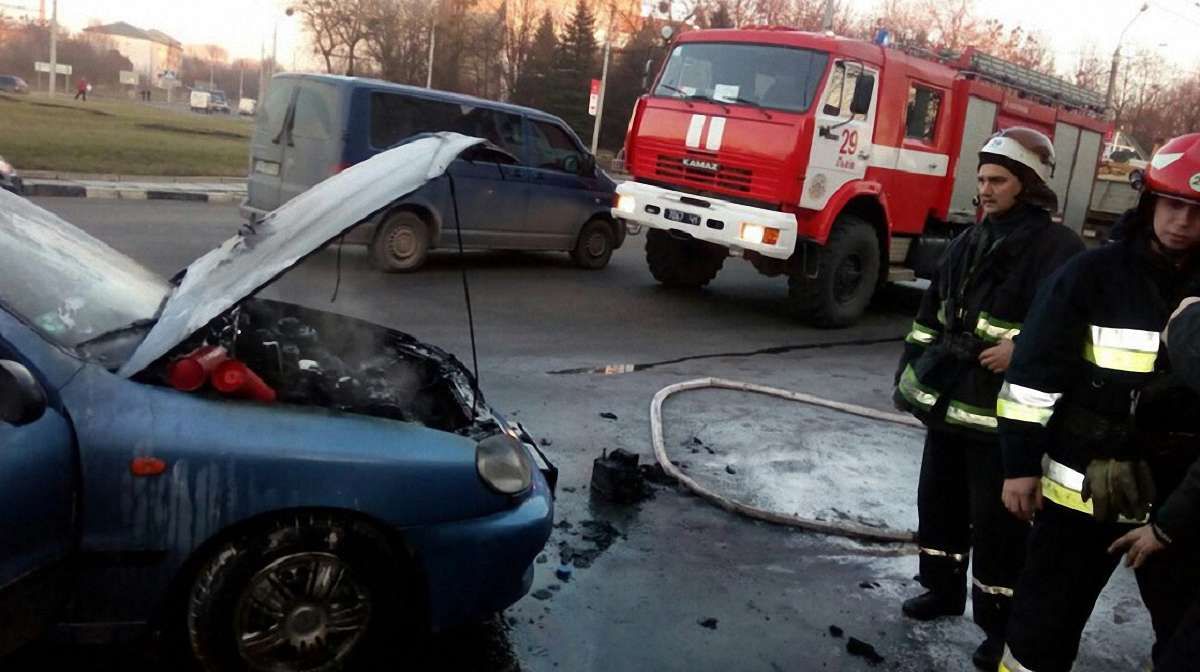 На вул. Зеленій у Львові загорівся автомобіль