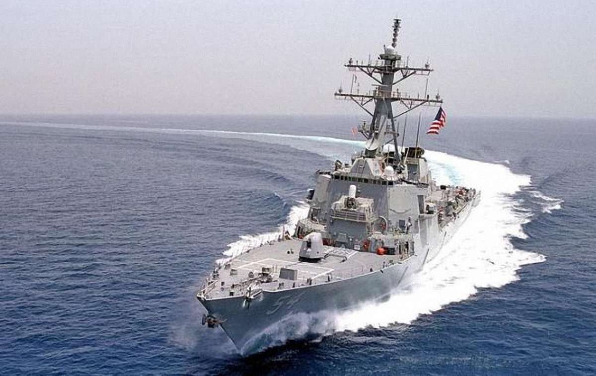 Китай звинуватив США у незаконному вторгненні у свої територіальні води