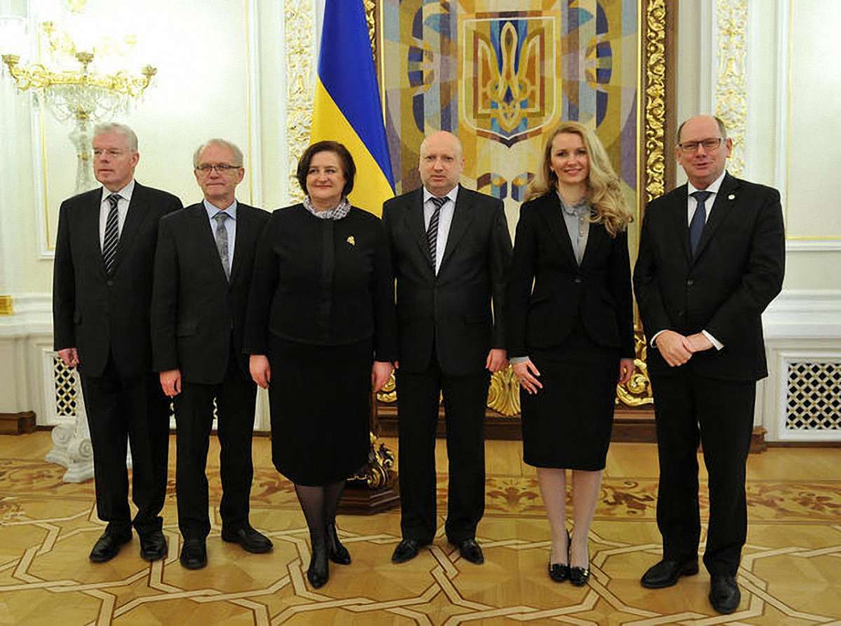 Турчинов звинуватив Росію у веденні гібридної війни проти ЄС