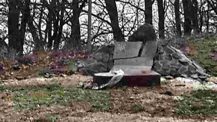 На Рівненщині розбили пам’ятну стелу Сашку Білому