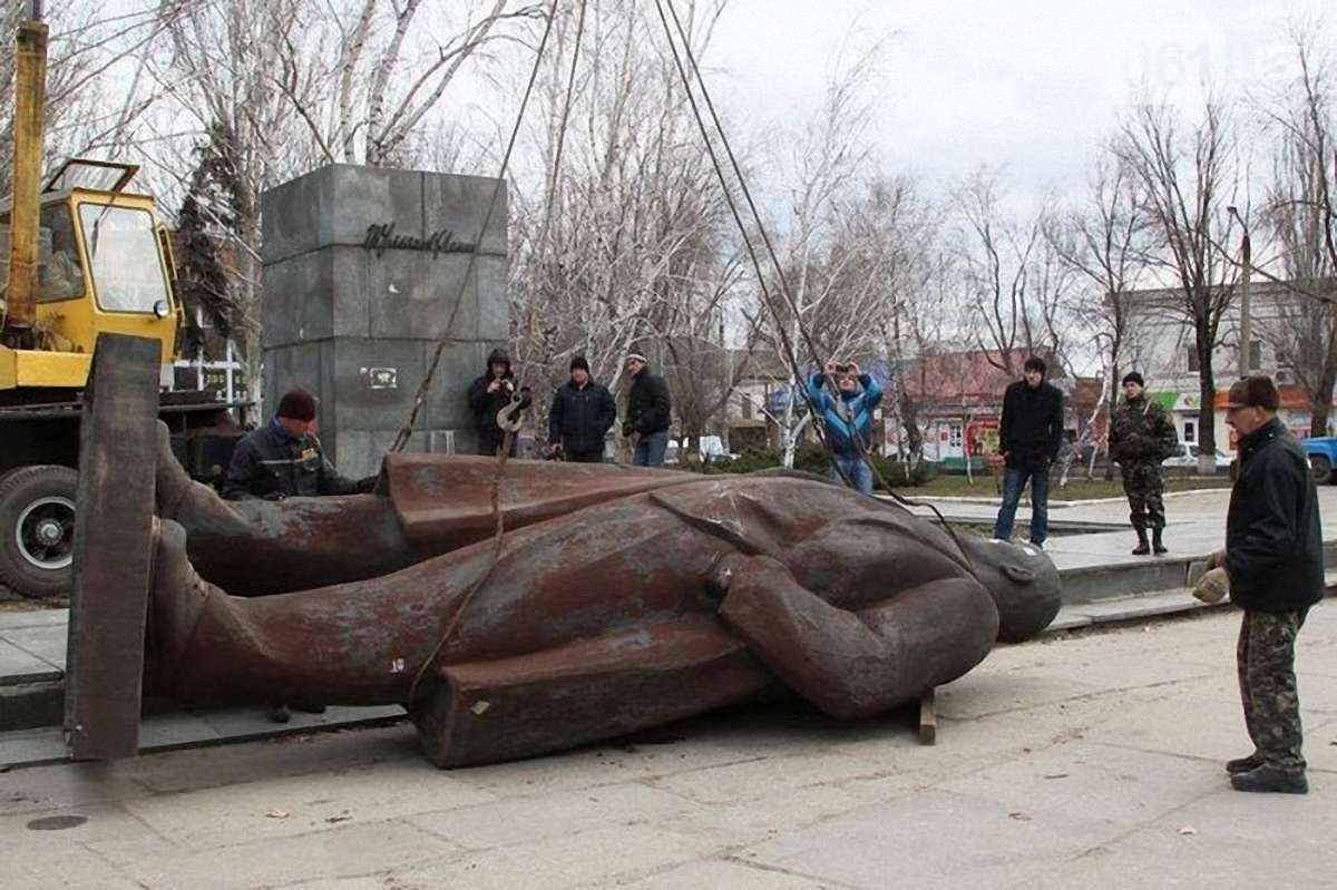 В Україні за рік демонтували 139 комуністичних пам’ятників