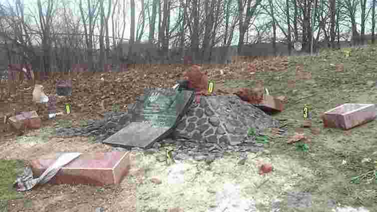 Поліція встановила, що пам’ятну стелу Сашку Білому на Рівненщині підірвали