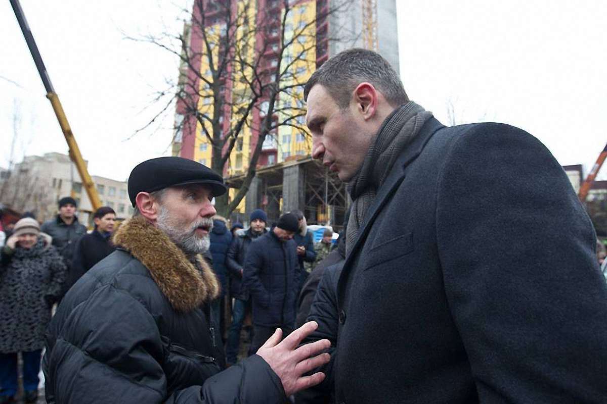 У Києві зносять незаконне будівництво багатоповерхівки