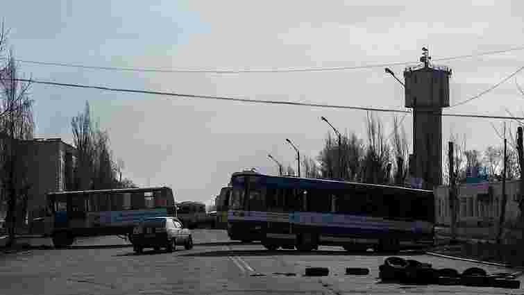 Терористи наказали трьом волонтерам покинути окупований Донецьк