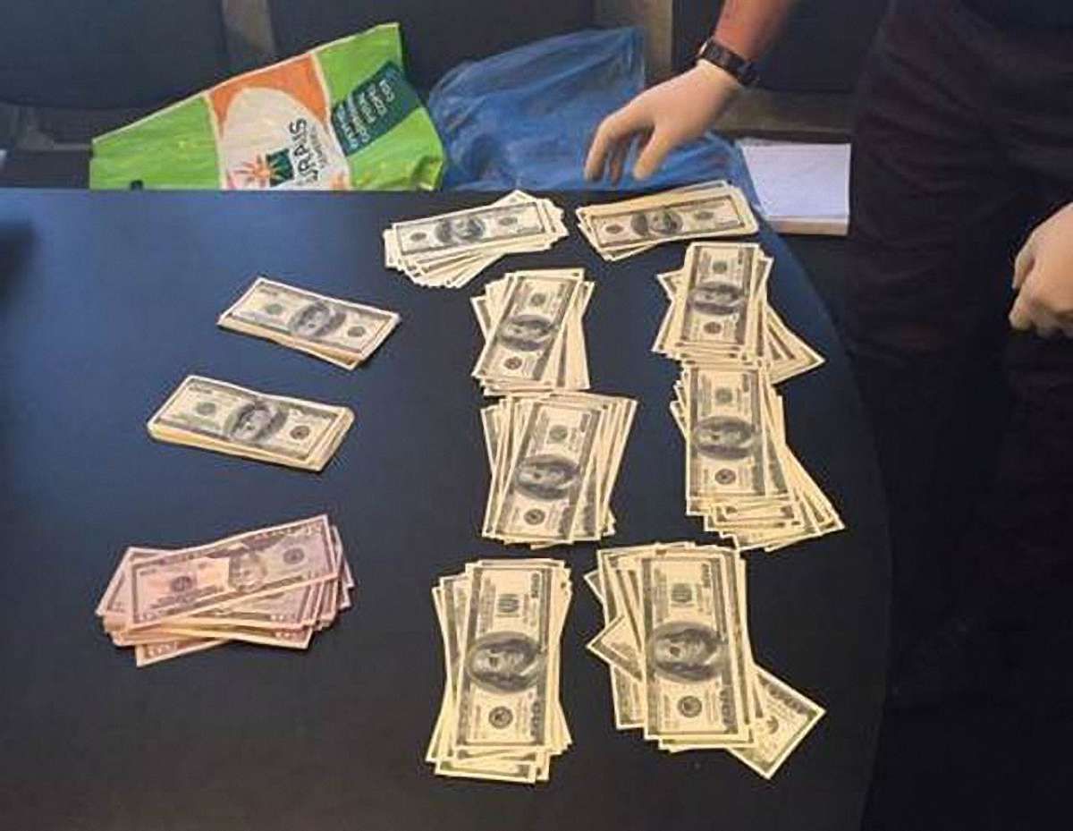 На Полтавщині майора поліції затримали за хабар у $30 тис.