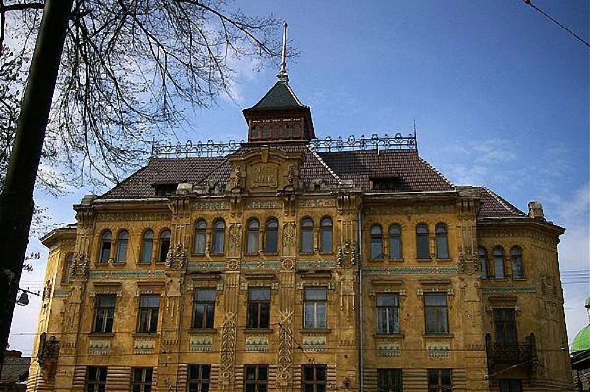 У Львові відреставрують металеві конструкції на колишньому страховому товаристві «Дністер»