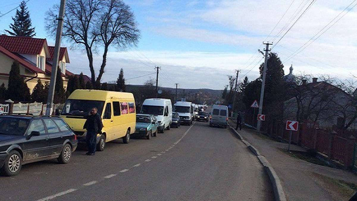 На кордоні з Польщею у Львівській області утворилися кількагодинні черги