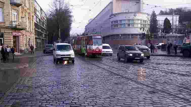 У Львові зійшов з рейок трамвай