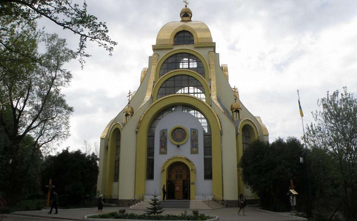 Злодії викрали із церкви у Львові п’ять хрестів