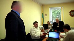 Затриманого на хабарі головного лікаря Городка залишили під домашнім арештом ще на 2 місяці
