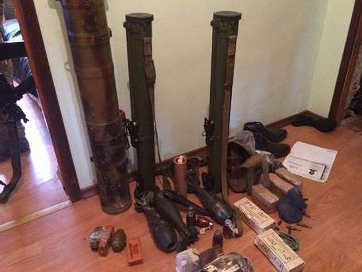 На Херсонщині з приватного будинку вилучили зброю і вибухівку
