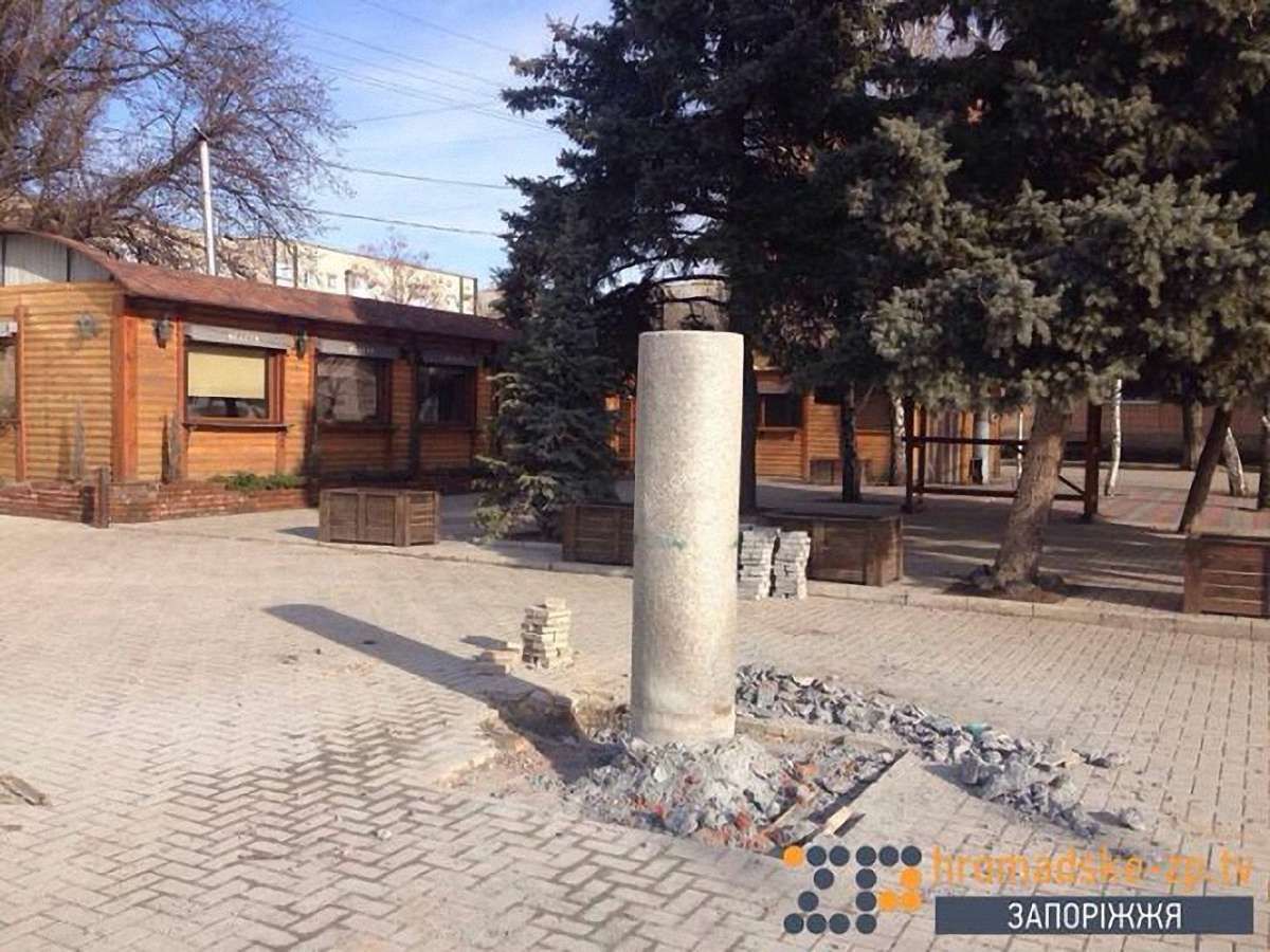 На Запоріжжі демонтували пам’ятник Шевченку