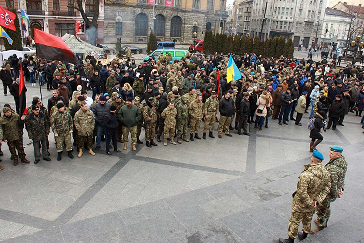 У Львові учасники АТО вимагали в президента припинити «політичні репресії»